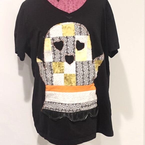 Heart Eyed Quilted Appliqued Ghost on a soft V neck T shirt XXL - Picture 6 of 6